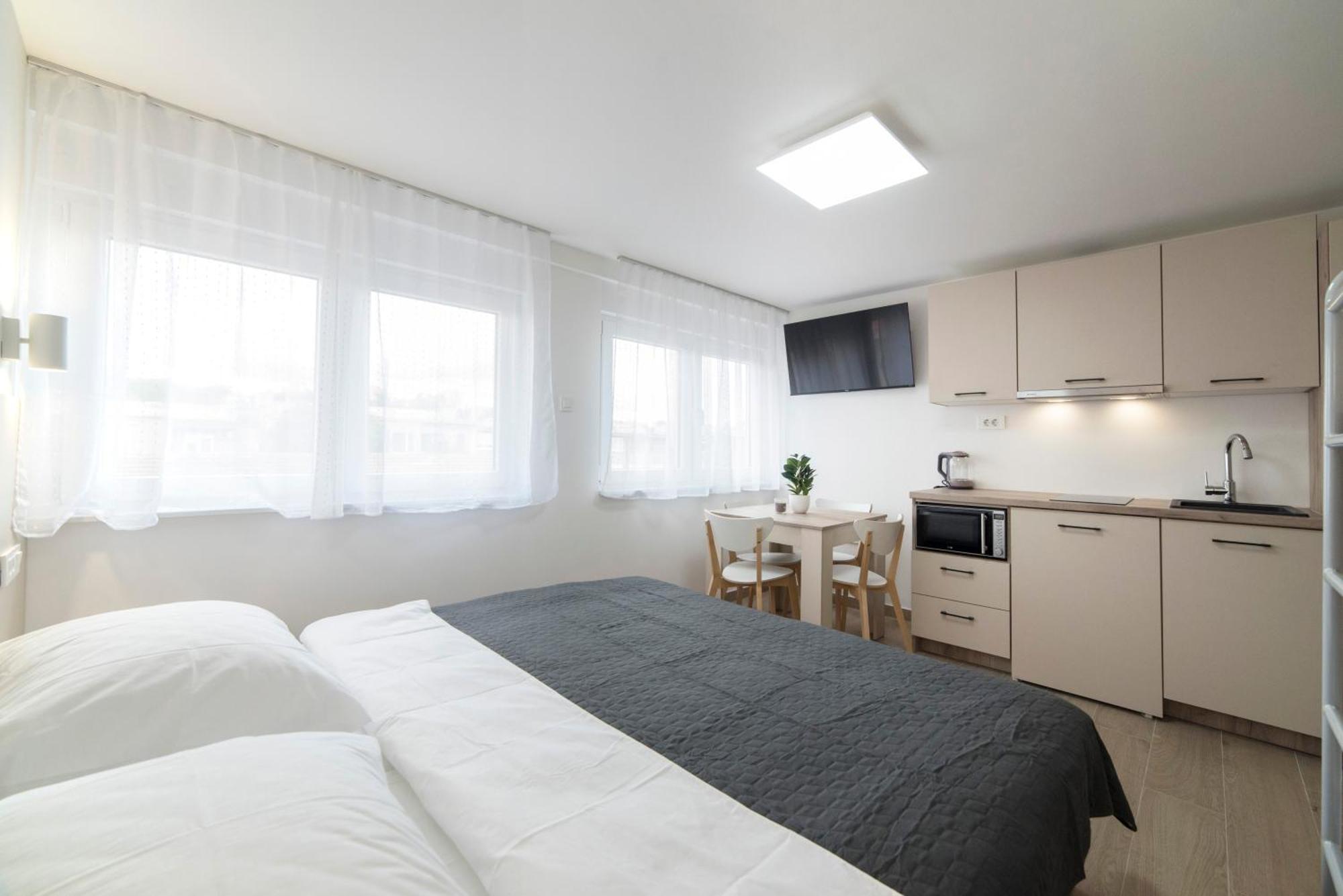 Apartment Pamer, 4th Floor, No Elevator