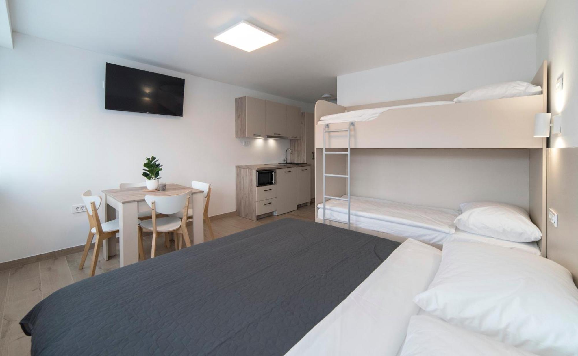 Apartment Pamer, 4th Floor, No Elevator