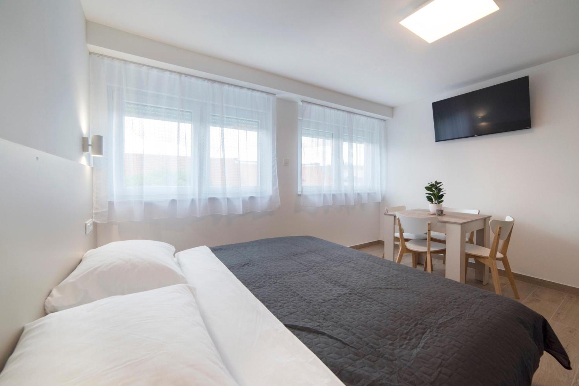 Apartment Pamer, 4th Floor, No Elevator *